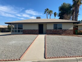 26084 Camphorwood Ave, Unit 26084 in Hemet, CA - Building Photo