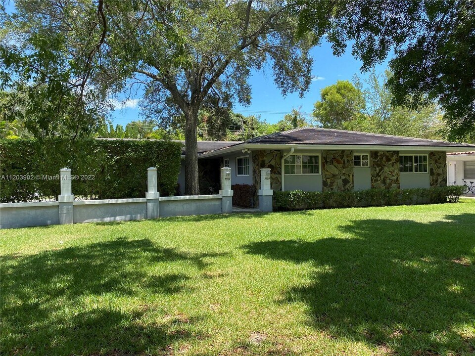 5907 Turin St-Unit -5909 in Coral Gables, FL - Building Photo