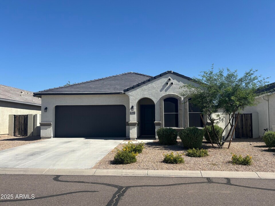 9661 E Alfalfa Dr in Florence, AZ - Building Photo