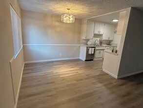 220 E Live Oak St in San Gabriel, CA - Foto de edificio - Building Photo