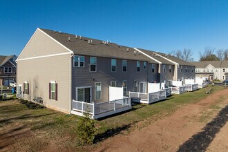 Promenade at Somerset in Somerset, NJ - Foto de edificio - Building Photo