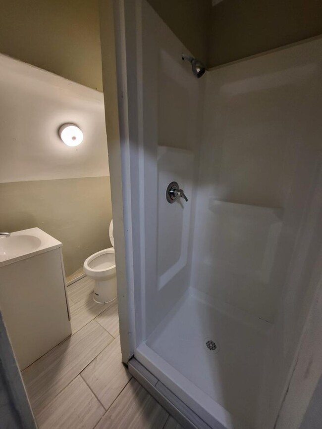 32 Norwood St, Unit Apt 3 in Newark, NJ - Building Photo - Building Photo
