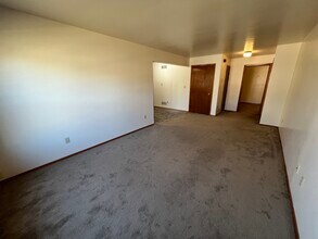 4259 S 26th St in Milwaukee, WI - Foto de edificio - Building Photo