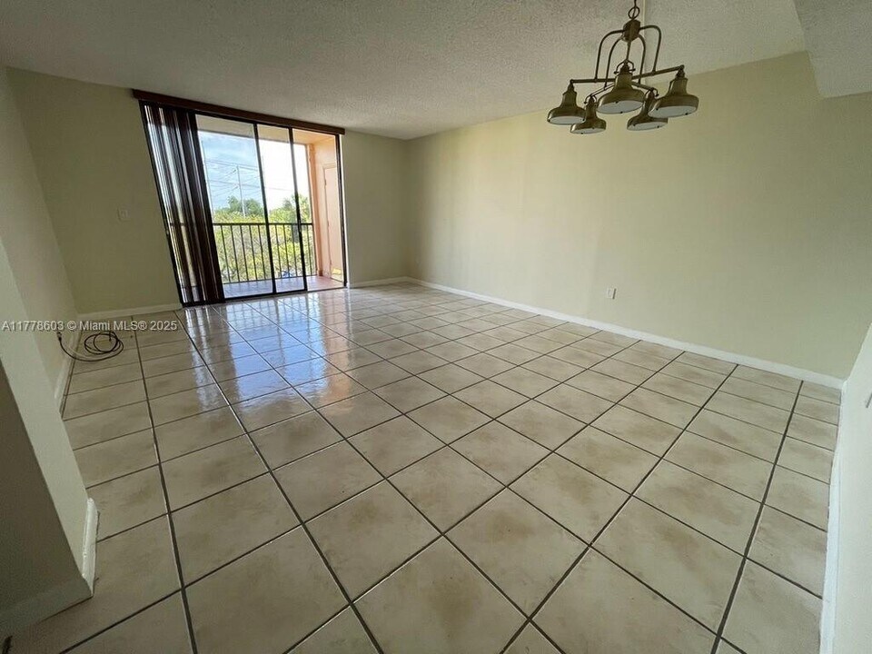 8500 SW 133rd Avenue Rd in Miami, FL - Building Photo