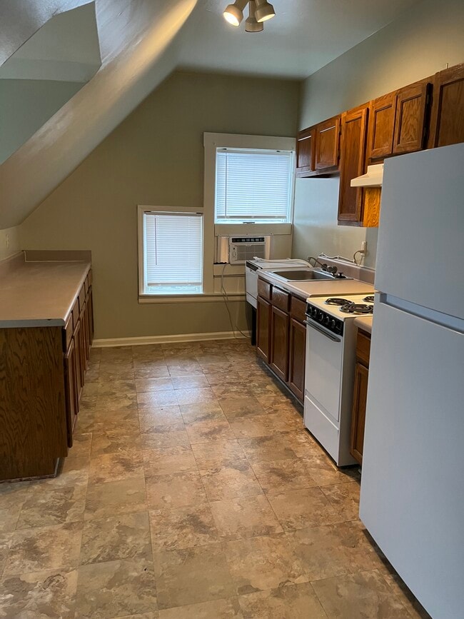 931 S Cox St, Unit Upstairs in Memphis, TN - Building Photo - Building Photo