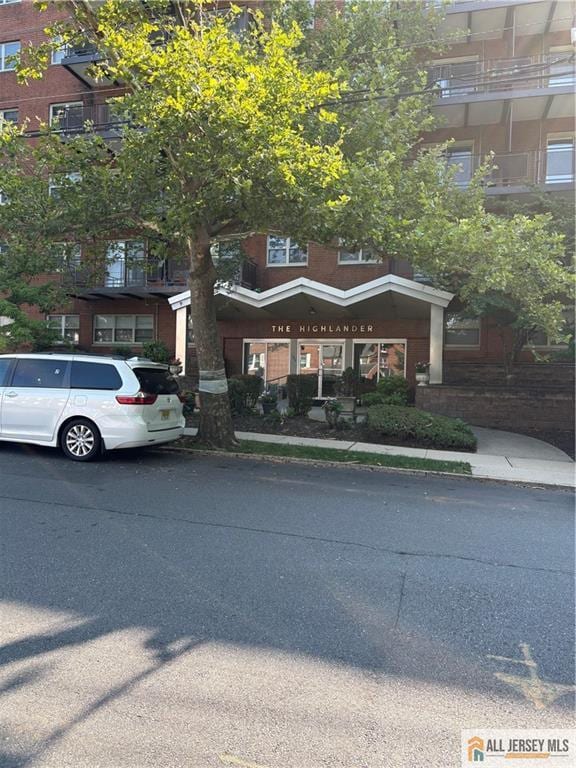 property at 123 S Adelaide Ave