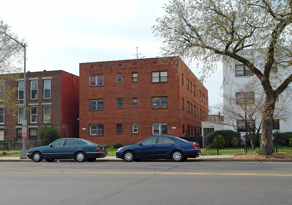 1823 E Capitol St SE in Washington, DC - Building Photo