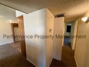 5060 Easton Dr in Bakersfield, CA - Building Photo - Building Photo