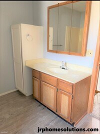 880 E Michigan Ave photo'