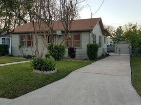 851 Canton in San Antonio, TX - Building Photo