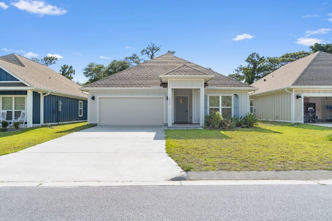 1961 Noleka Ct in Navarre, FL - Building Photo