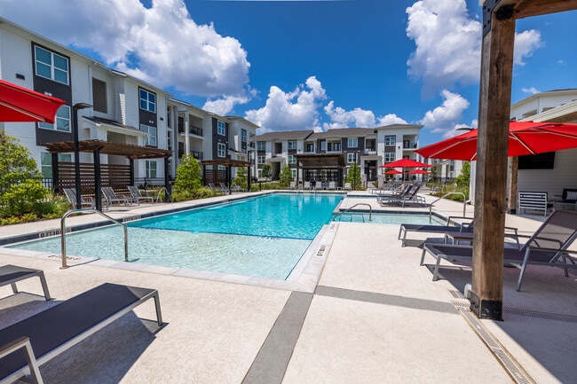 The Waters At Redstone in Crestview, FL - Building Photo - Building Photo