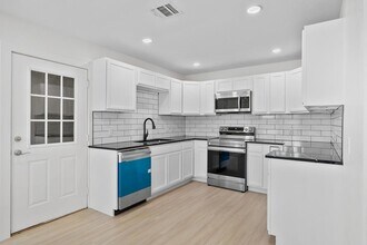 213 Lazy Ln in Rockport, TX - Building Photo - Building Photo