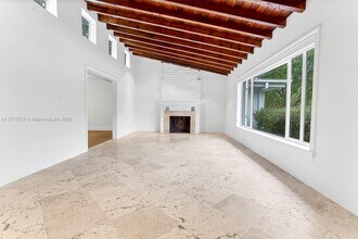 8750 SW 96th St in Miami, FL - Building Photo - Building Photo