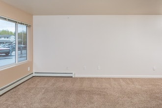 Raspberry Court Apartments in Anchorage, AK - Building Photo - Building Photo