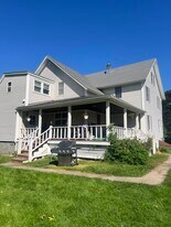 1239 Cumberland Head Rd, Unit B in Plattsburgh, NY - Building Photo