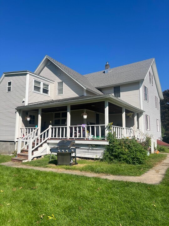 1239 Cumberland Head Rd, Unit B in Plattsburgh, NY - Building Photo