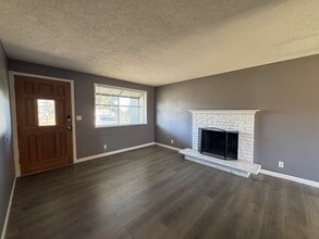 2155 4 Oaks Grange Rd in Eugene, OR - Building Photo - Building Photo