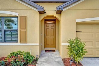 6175 NW Regent St in Port St. Lucie, FL - Building Photo - Building Photo