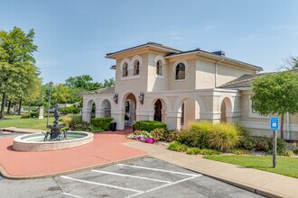 Estancia Apartments in Tulsa, OK - Building Photo - Building Photo
