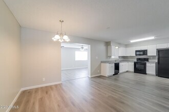 7227 W Turquoise Ave in Peoria, AZ - Building Photo - Building Photo