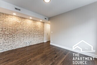 2238 N Sawyer Ave, Unit 2W in Chicago, IL - Building Photo - Building Photo