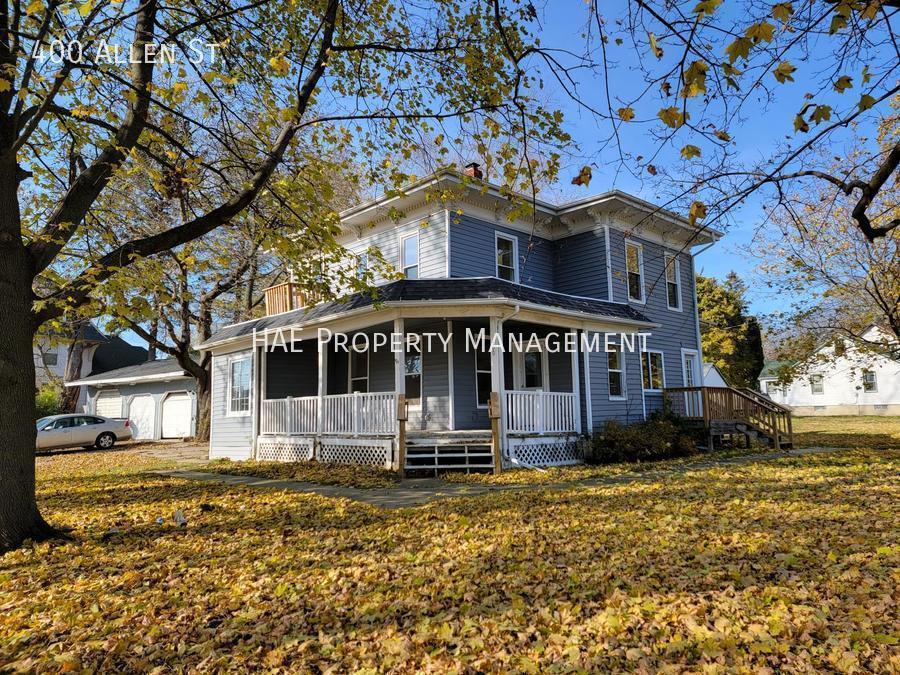 400 Allen St in Clinton, WI - Building Photo