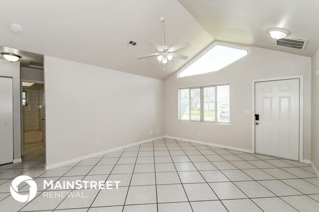 517 SW 25th Ln in Cape Coral, FL - Building Photo - Building Photo