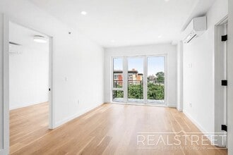 Rogers Avenue, Unit 602 in Brooklyn, NY - Foto de edificio - Building Photo