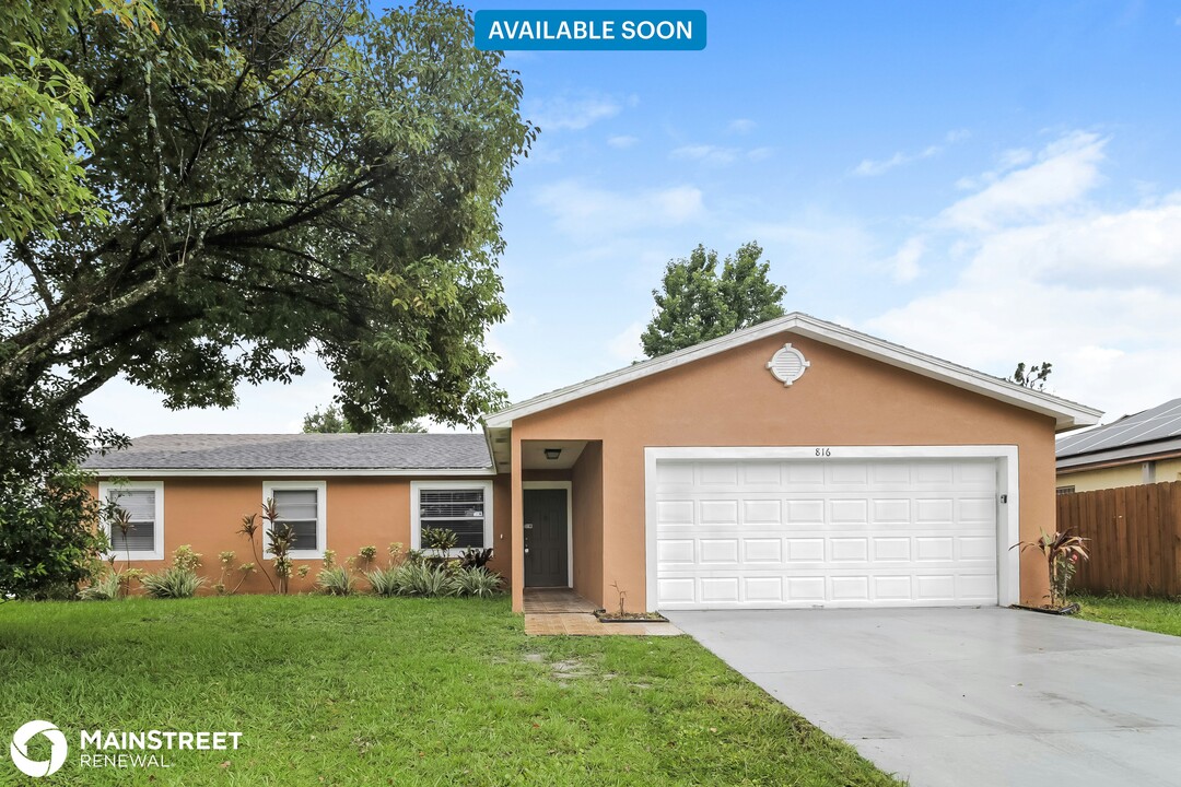 816 Darby Dr in Kissimmee, FL - Building Photo