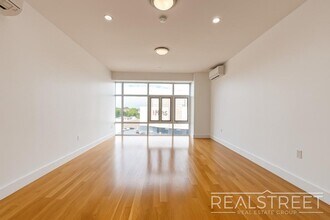 LUXURY LOFT in Queens! in Queens, NY - Building Photo - Building Photo