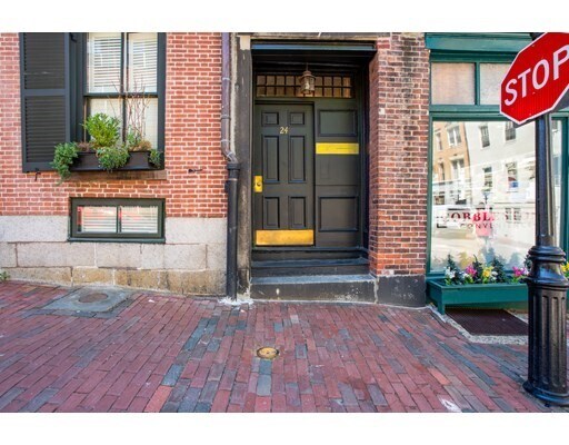 20 Joy St, Unit 4 in Boston, MA - Building Photo