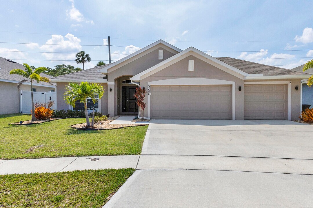 5348 Lugo St in Fort Pierce, FL - Building Photo