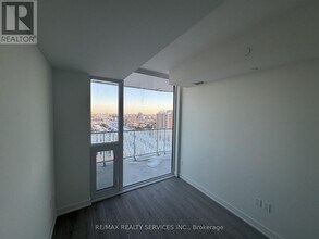 1 Fairview Rd E in Mississauga, ON - Building Photo - Building Photo