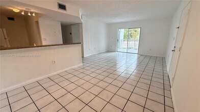 8560 SW 212th St in Cutler Bay, FL - Building Photo - Building Photo