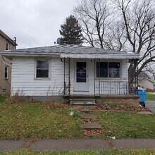3042 Denver Ave in Lorain, OH - Building Photo - Building Photo