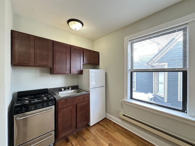 4551 N Damen Ave in Chicago, IL - Foto de edificio - Building Photo