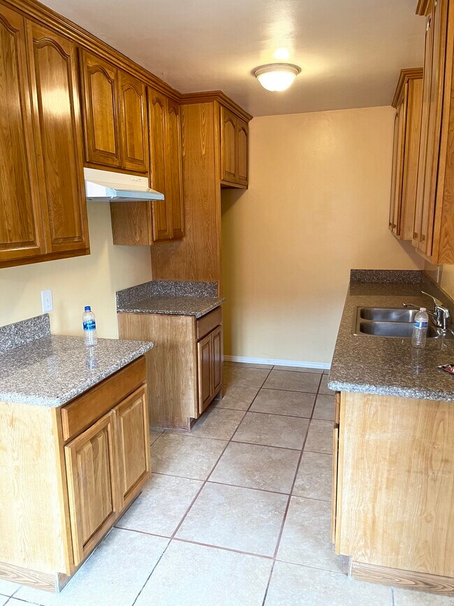 3126 Los Flores Blvd Apartments and Nearby Lynwood Apartments For Rent