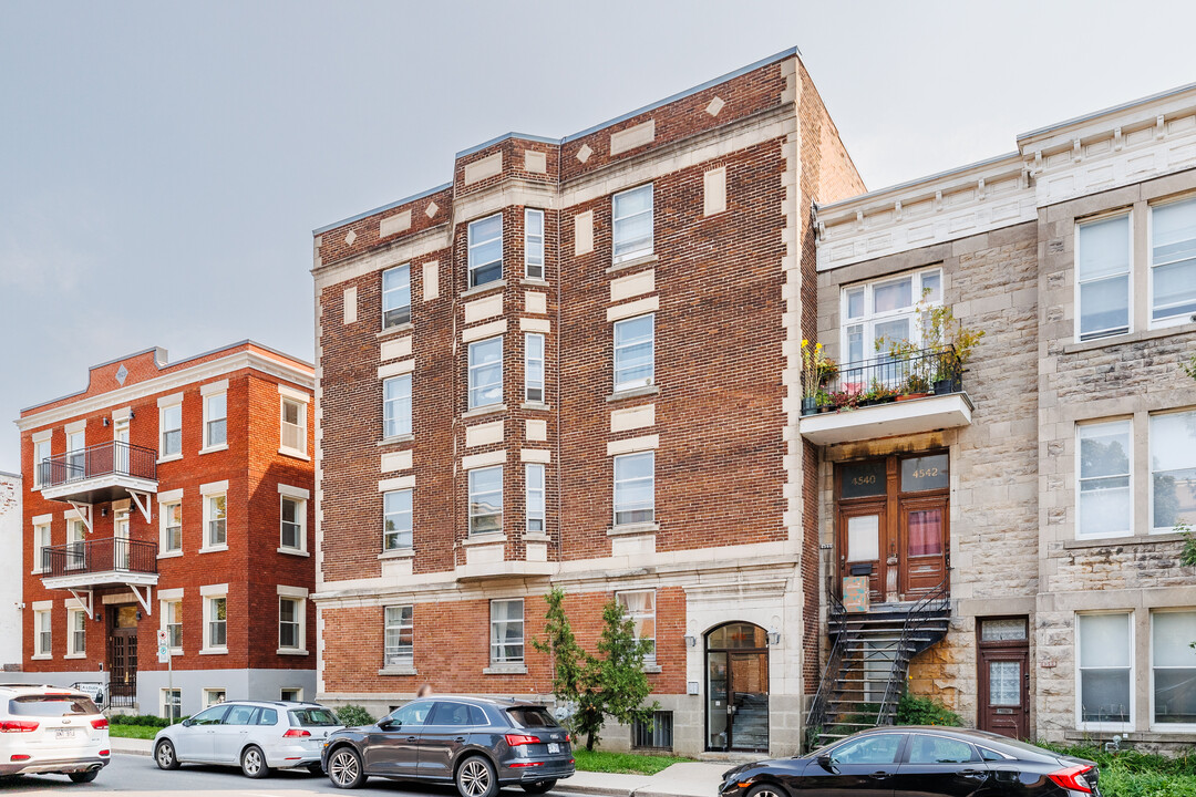 4516 Sainte-Catherine Rue O in Westmount, QC - Building Photo