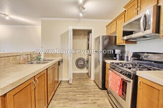 15074 NW Central Dr in Portland, OR - Building Photo - Building Photo