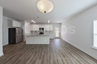 8025 Hendrick Dr in Baton Rouge, LA - Building Photo - Building Photo