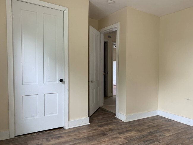 6 Dale St, Unit #2 in Sanford, ME - Foto de edificio - Building Photo