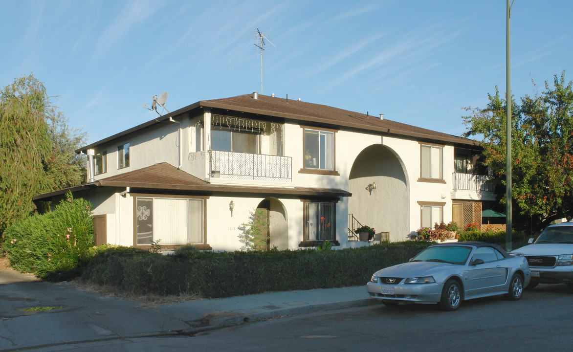 1115 Delna Manor Ln in San Jose, CA - Foto de edificio