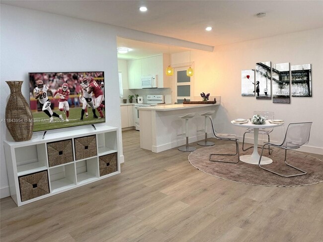 6250 SW 58th Pl in South Miami, FL - Foto de edificio - Building Photo