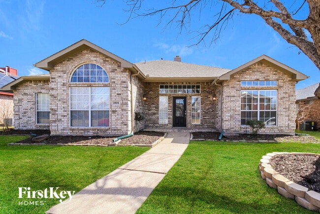 property at 2804 Pinnacle Dr
