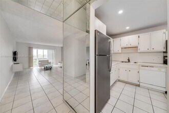 950 Hillcrest Dr in Hollywood, FL - Foto de edificio - Building Photo