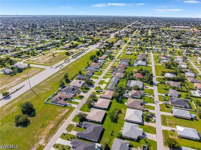 1722 SW Santa Barbara Pl in Cape Coral, FL - Building Photo - Building Photo