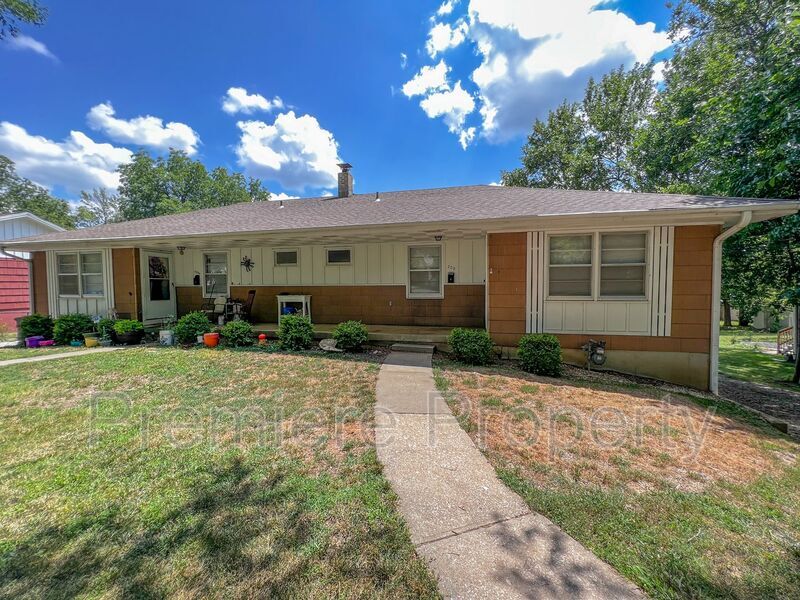 200 E South Ave in Belton, MO - Building Photo