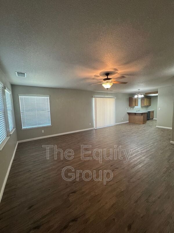 1947 E Academy Ave in Tulare, CA - Building Photo - Building Photo