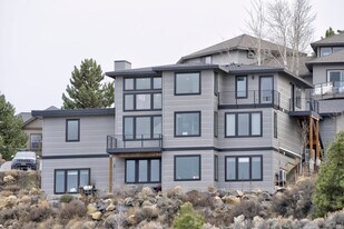 2580 N W Awbrey Point Cir in Bend, OR - Building Photo